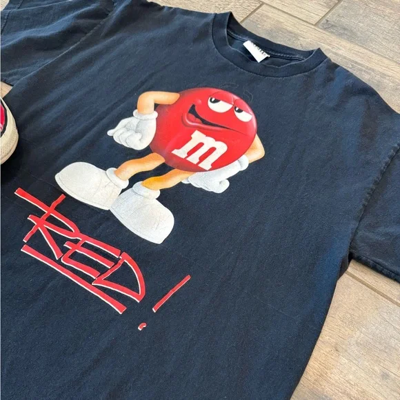 Vintage 2011 M&Ms Red M&M black graphic tshirt - Picture 5 of 16